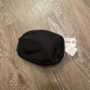 NWT Lululemon Belt bag - black